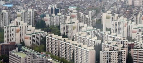 서울은 상한제 시행이 임박하자 10월 주택 거래량이 9월에 비해 20% 늘어났다. 사진은 송파구 아파트 단지 전경.<연합뉴스>